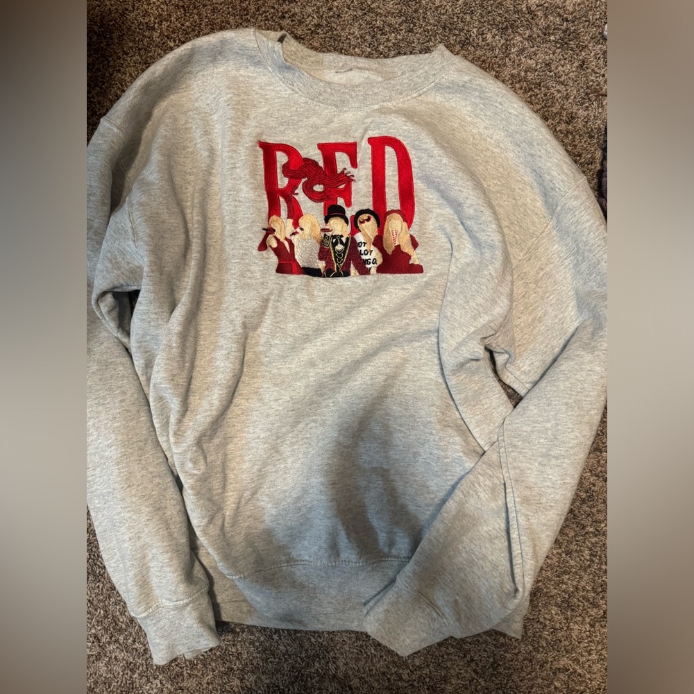 Gilden Grey Taylor Swift Red Album Embroidered Sweatshirt Size Large
